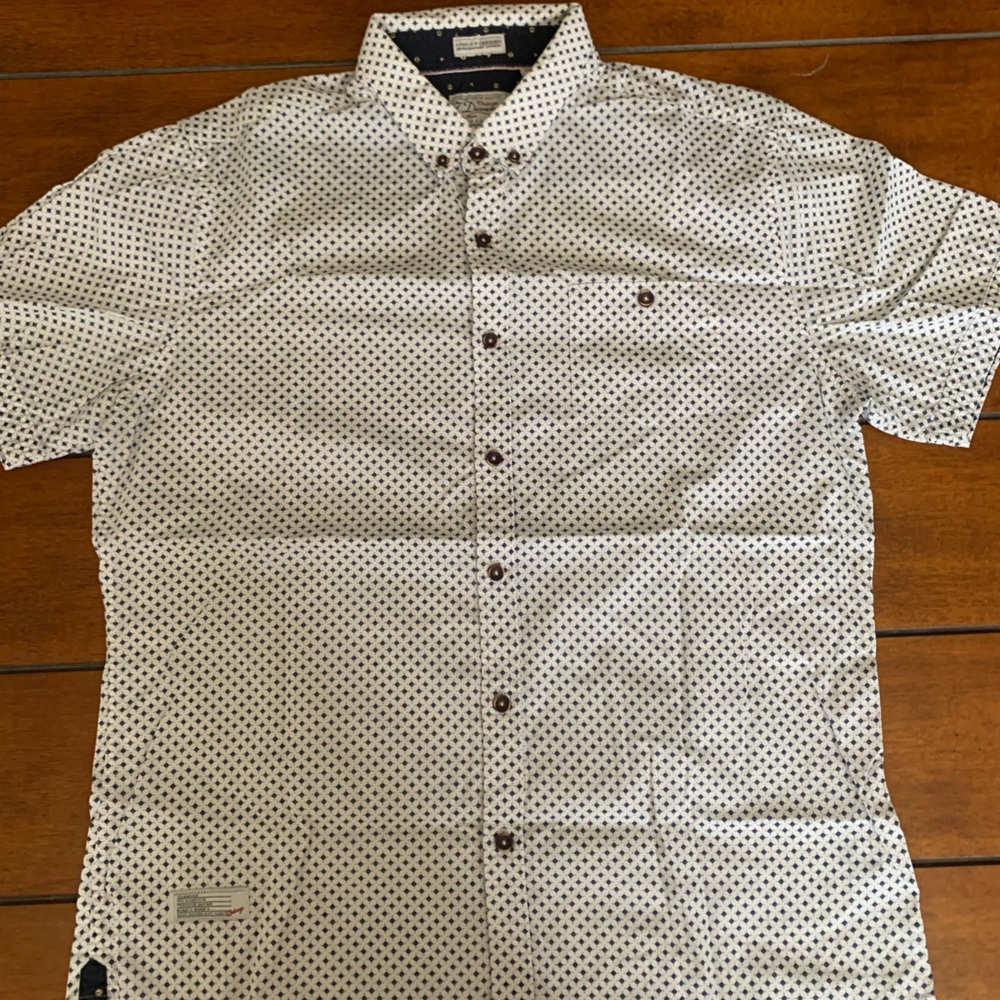 7 Diamonds White and Black Casual Button Down Shirts